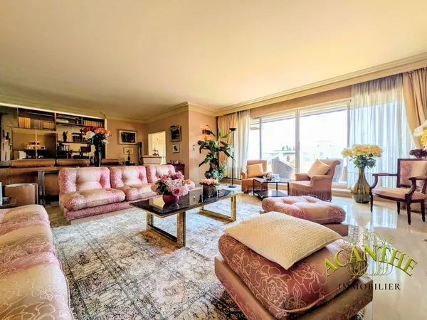 Appartement 6 pièces 216 m²