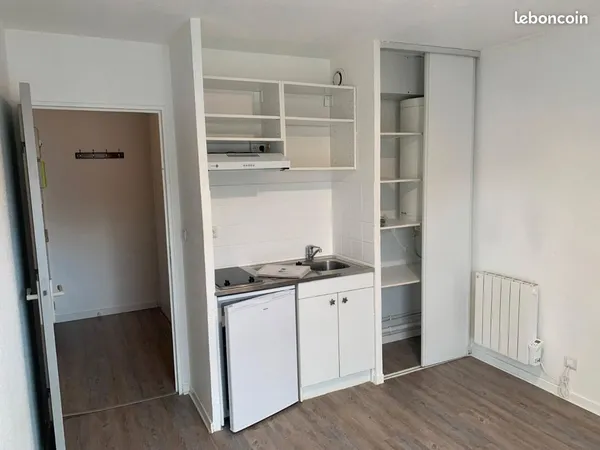 Loue studio 18 m2 à étudiant(e)