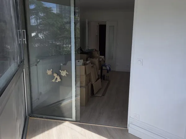 Grande chambre neuve avec salon séparé