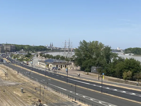 T2 traversant - vue quais