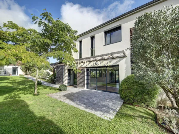 Maison 8 pièce(s) 300 m2
