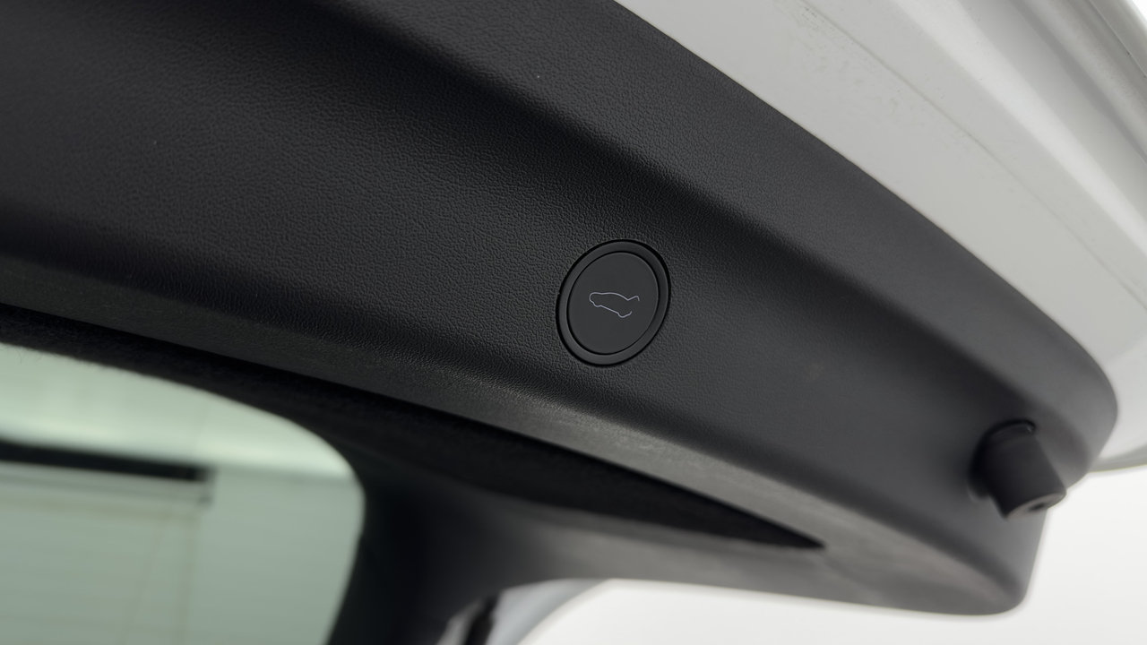 Tesla MODEL Y Standard RWD — photo 35