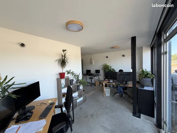 Local bureau stockage 104m²