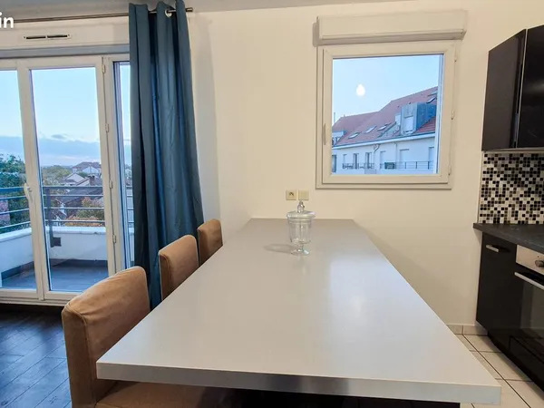 Appartement meublé 2 pièces + grand parking + balcon