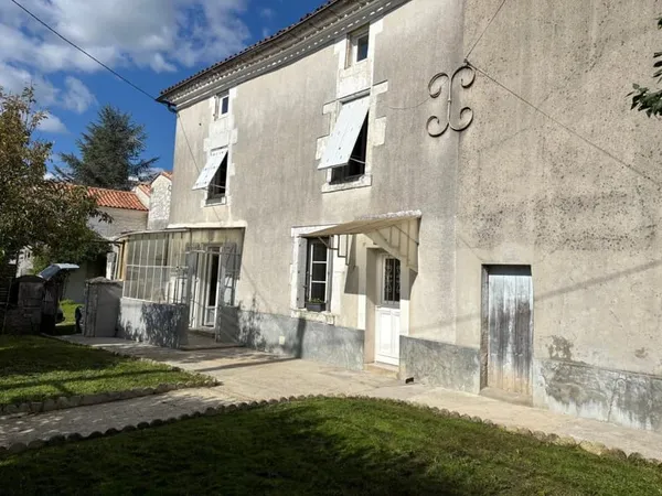 16120 VIBRAC-Location maison ancienne rénovée de type F3 avec jardin