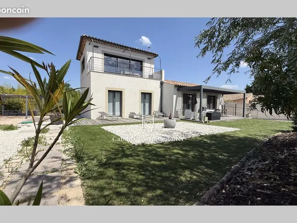 Studio 6 pièces 146 m²