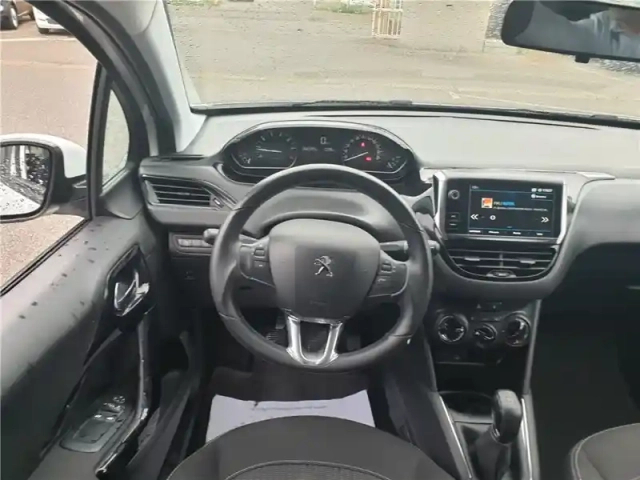 Peugeot 208 puretech 82ch s&amp;s bvm5 — photo 14