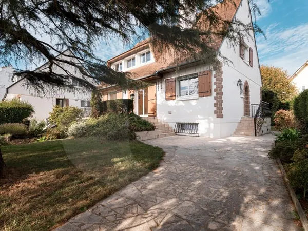 MAISON FAMILIALE RENOVEE NON MITOYENNE - 5 chambres Sainte A