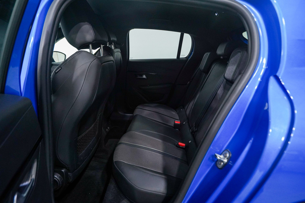 Peugeot 208 — photo 31