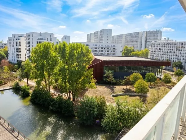Bx Lac - Avant dernier étage - Bel Appartement T4 avec grand