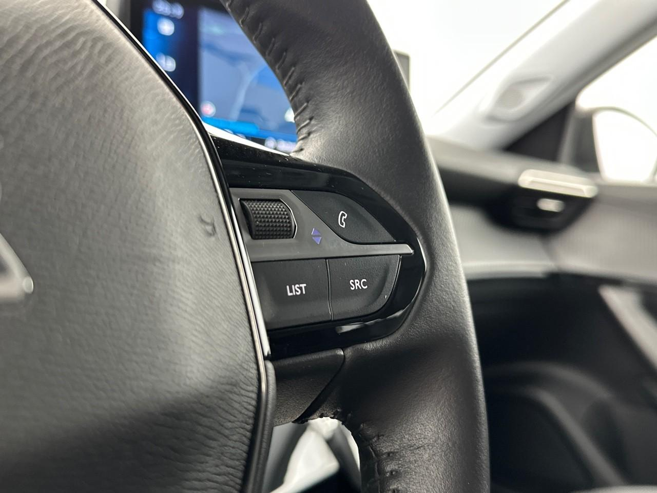Peugeot 2008 puretech 130 s&s eat8 allure pack — photo 18