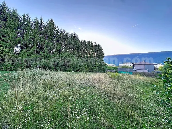 Terrain 800 m²