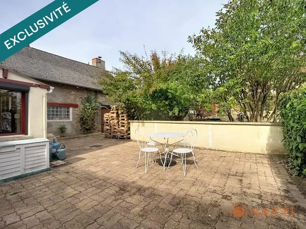 Maison en pierre avec dépendances et jardin clos