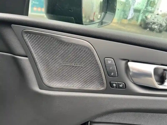 Volvo Xc60 t6 hybride rechargeable 350ch plus style dark geartronic 8 awd — photo 12