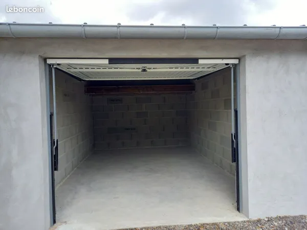 Location garage et box de stockage voir description précise et les différents tarifs dans l'annonce