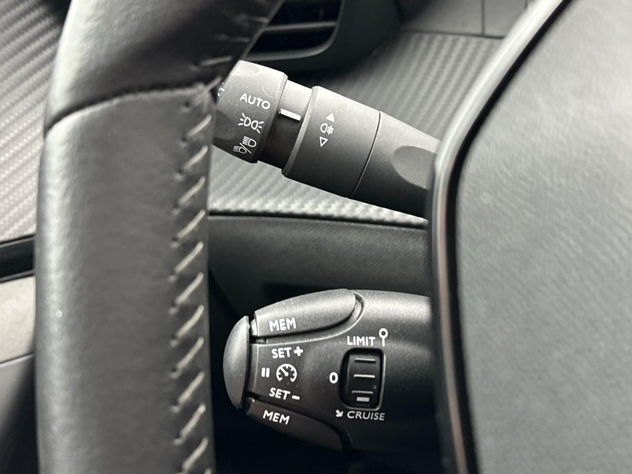 Peugeot 2008 puretech 100 s&s bvm6 allure — photo 17