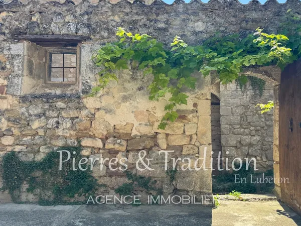 Exclusivité - Luberon, Oppède, authentique maison de village en pierre
