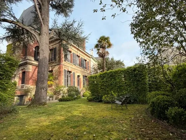 Vends : Hôtel particulier RENNES au pied du parc du Thabor