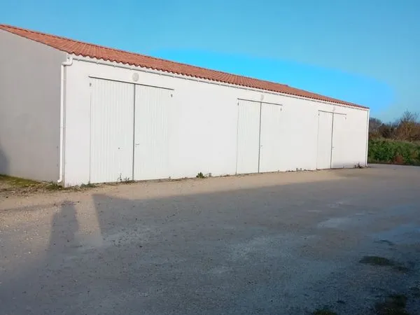 Box de stockage/ Entrepot 180 m2