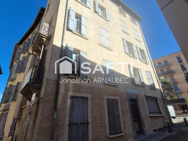 Investisseurs, découvrez un immeuble de 10 appartements offrant un fort potentiel de rentabilité au 