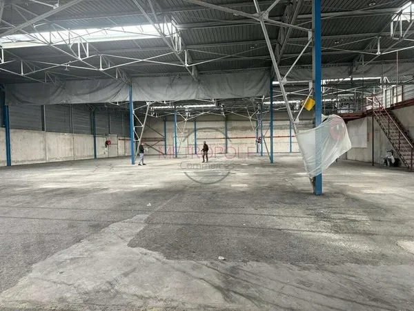Entrepôt de 2745m² à louer à Saint-Laurent-du-Var