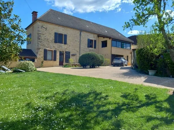Maison 10 pièces 198 m²