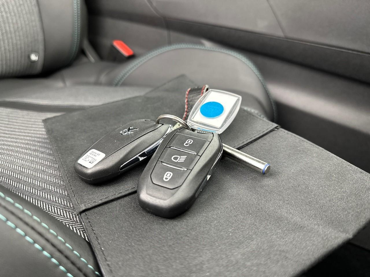 Peugeot 3008 puretech 130ch s&s eat8 allure pack — photo 34