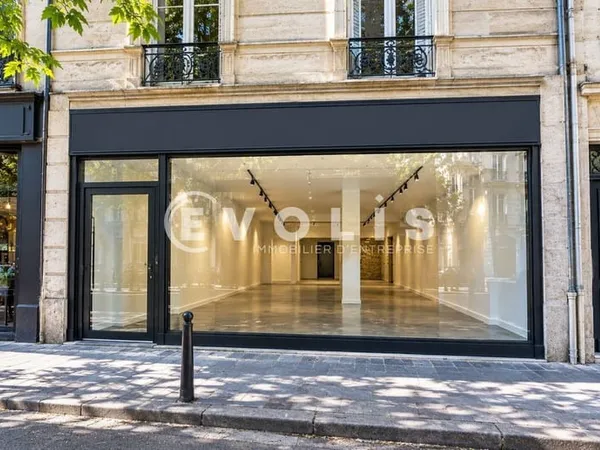 Locaux commerciaux - A VENDRE OU A LOUER - 150 m² non divisibles