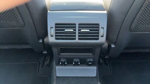 Jaguar F-Pace 2.0 D 163 2WD - Prestige – 2018 – 120482 km – Diesel – Boîte Manuelle — photo 12