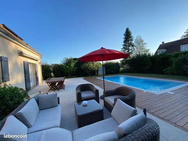Villa familiale 180 m² - 5 chambres - piscine - calme - centre village