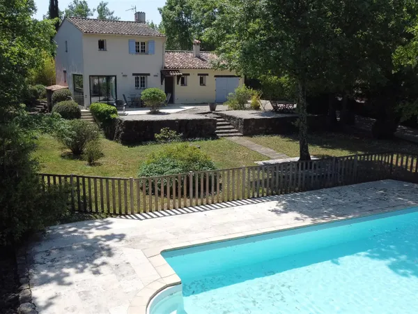 Très agréable villa avec piscine