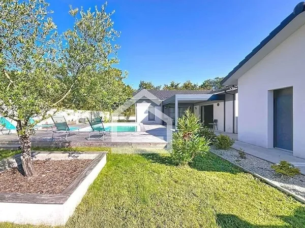 Le Pian-Médoc - Maison contemporaine de 6 pièces - 175 m2 environ - Terrain paysager de 3 200m2