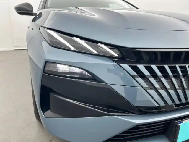 Peugeot 308 sw hybrid 145 e-dcs6 — photo 16
