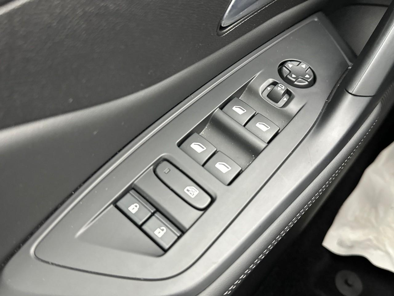 Peugeot 308 hybrid 145 e-dcs6 allure — photo 15