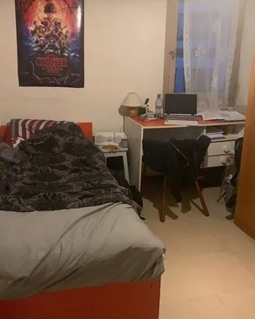 Chambre meublée