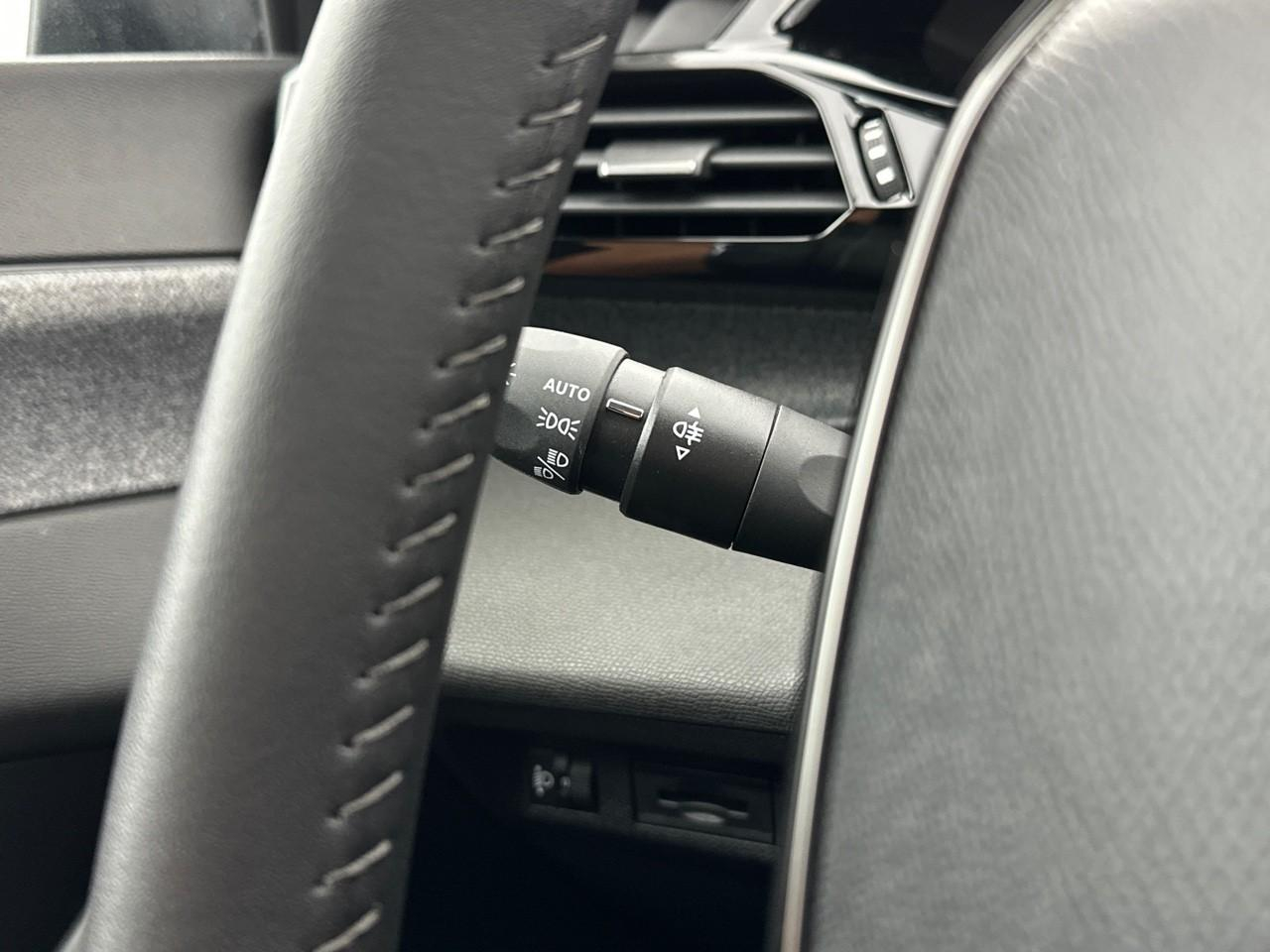 Peugeot 308 hybrid 145 e-dcs6 allure — photo 20