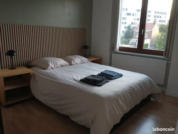 Chambre meublée 14m² avec SDB dans colocation calme