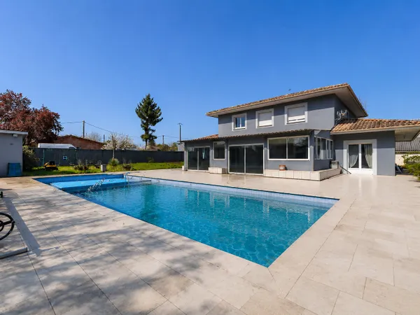 Maison 6 pièces 320 m²