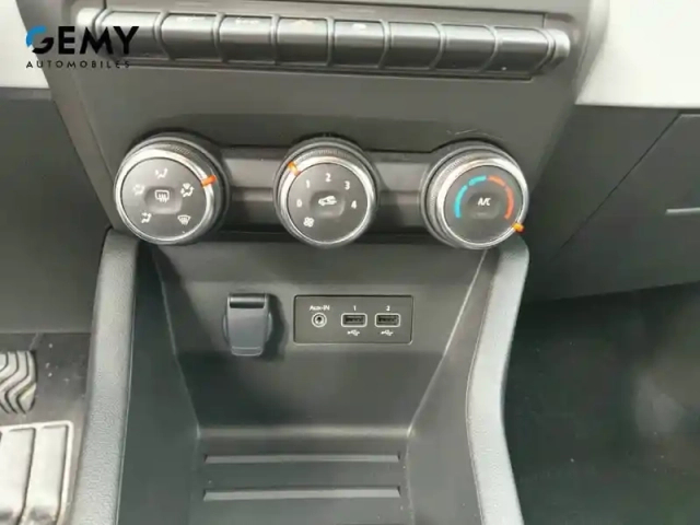 Renault Clio blue dci 100 — photo 90