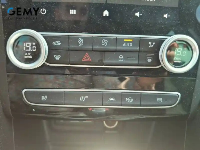 Renault Megane mégane iv berline blue dci 115 edc — photo 18