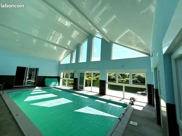 Maison 7 pièces 374 m²