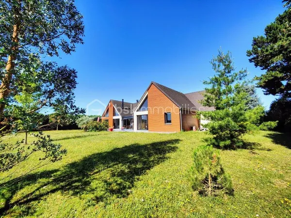 Maison av jardin arboré vue dégagée et sous-sol total !