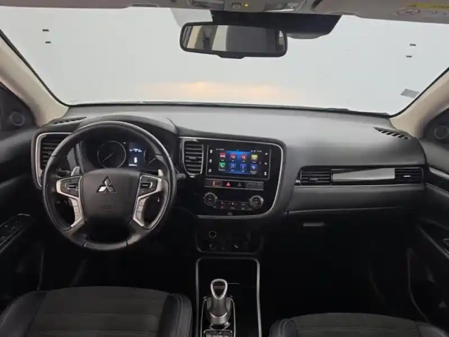 Mitsubishi Outlander phev twin motor intense 4wd + attelage — photo 20