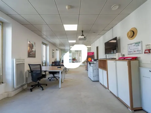 Bureaux 94 m²