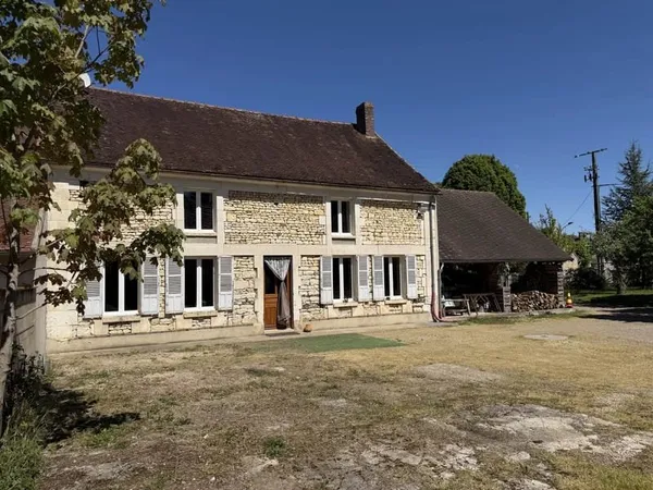 EXCLUSIVITÉ - Lindry - Fermette avec dépendances et beau potentiel