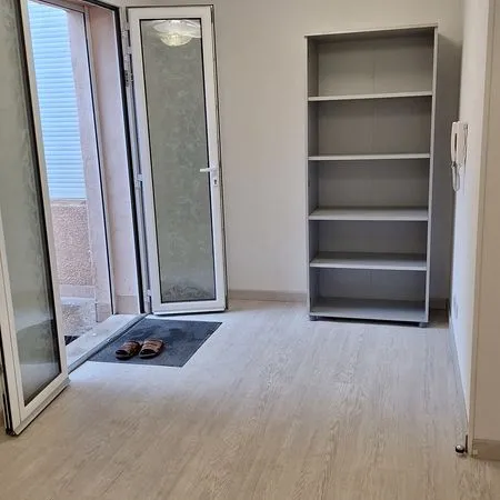 Local professionnel Décines Centre, à 2 min du T3/T7