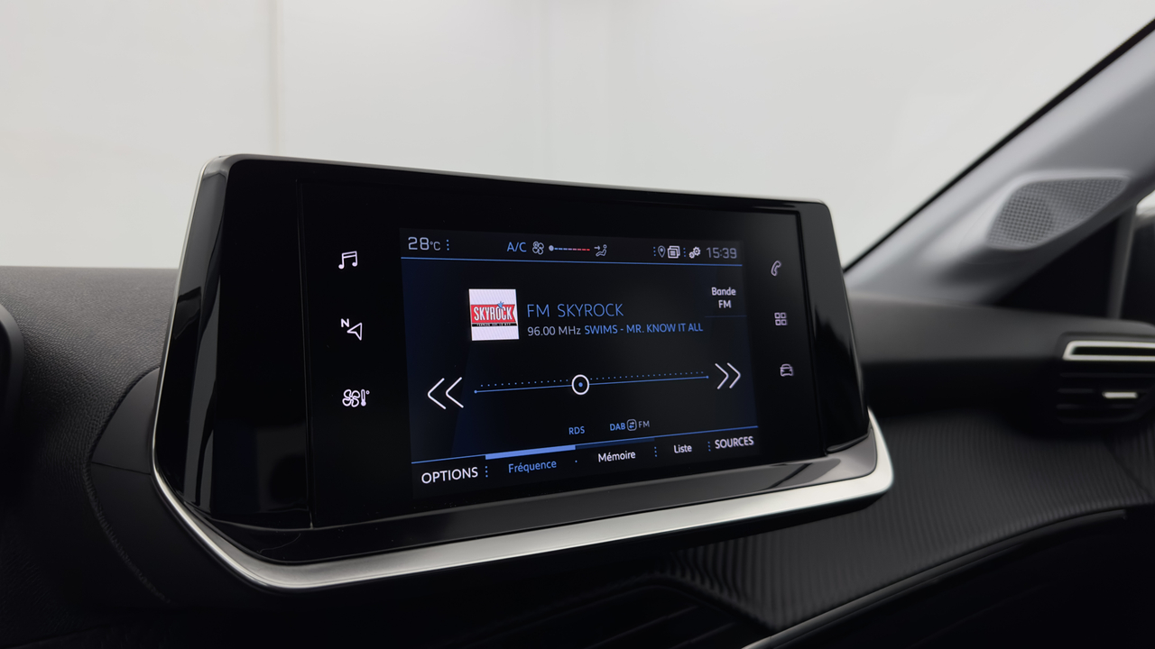Peugeot 208 PureTech 100 S&amp;S EAT8 — photo 28