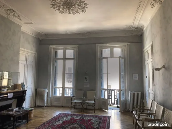 Bureaux 170 m² * 950 HC HT * Hôtel Particulier RIOM XVIIIème siècle