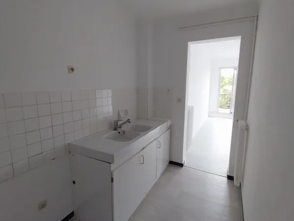T1 AVEC PLACE DE PKG 7eme étage
