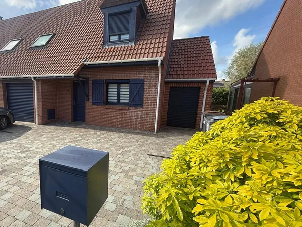 Semi mitoyenne 115 m2 - 3 chambres jardin et garage